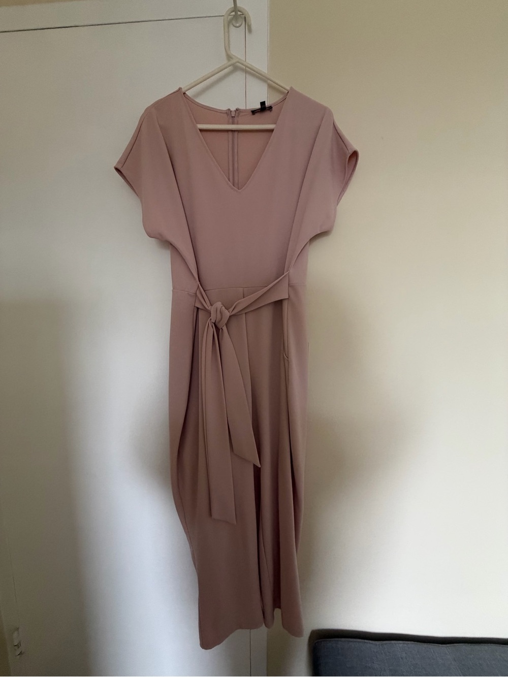 Express Dusty Pink V-Neck Midi Dress with Waist Tie